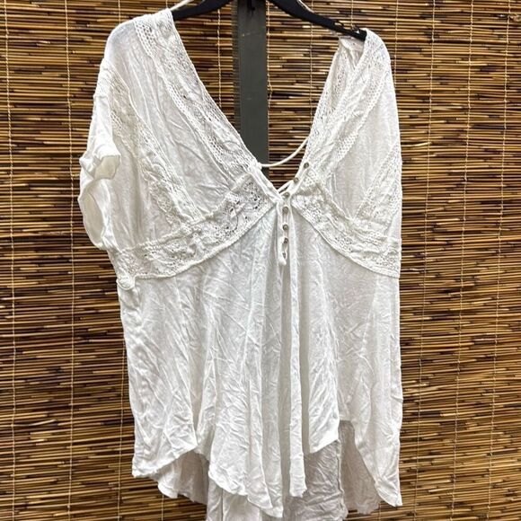 Free People Women's Tunics Ivory - Ivory Crochet Way Out There Button-Front Asym - Picture 2 of 3
